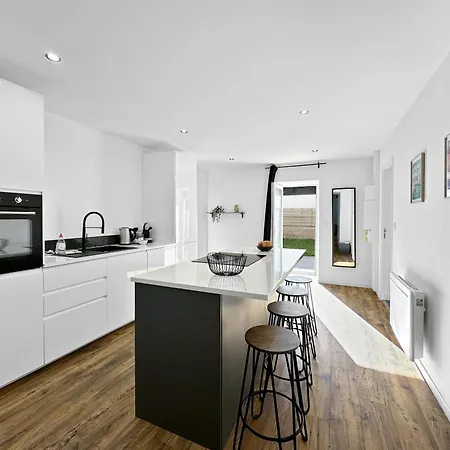 Appartement Cosy & Moderne T2 Avec Jardin Parking *
